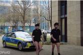 Німецькі поліцейські на знак протесту зняли штани і записали відео