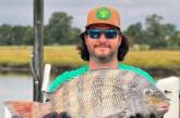 Чоловік упіймав рибу-рекордсменку з повним ротом "людських зубів" – фото