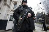 Британской полиции разрешили отнимать у хулиганов айподы