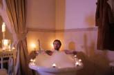 Алан Бадоев заинтриговал снимком из ванны