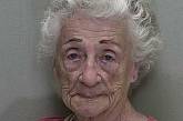 Влюбленная 92-летняя бабушка расстреляла соседа, который отказался ее поцеловать