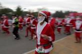 В Мексике Санта-Клаусы устроили праздничный марафон