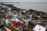 Пластиковое побережье Темзы в Англии. ФОТО