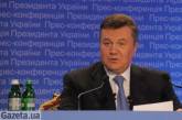 Янукович пьет минералку ценой в 300 гривен за бутылку