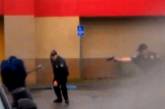 В США подростки сняли на видео, как полицейские застрелили человека