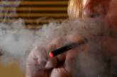 У американца, который хотел бросить курить, взорвалась во рту электронная сигарета