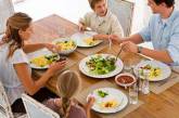 Обеды в кругу семьи спасают детей от ожирения