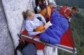 Экстремальные снимки отдыхающих альпинистов на заоблачной высоте