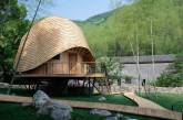 Деревянный дом с необычной крышей в Китае. ФОТО
