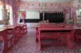 Учительница превратила классную комнату в настоящую розовую мечту
