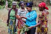 Африканская фермерша делает вино из свеклы. ФОТО