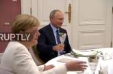 На фотке Путина и Меркель нашли оптическую иллюзию. ФОТО
