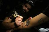 Иракцы делают татуировки, чтобы скрыть шрамы войны. ФОТО
