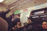 Прикольные фотки пассажиров метро, ставших «жертвами моды». ФОТО