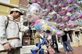 Токийский "Диснейленд" перестал торговать воздушными шариками