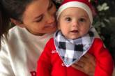Голливудская актриса одела 6-месячного сына в костюм Санты. ФОТО