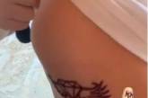 Виктория Бекхэм с дочерью сделали парные татуировки. ФОТО