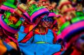 Яркий карнавал чернокожих и белых в Колумбии. ФОТО