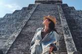 Настя Каменских позировала возле древних пирамид майя. ФОТО
