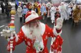 В Минске Дед Мороз регулировал дорожное движение посохом