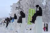 В Швеции соревновались в продолжительности сидения на ледяных столбах