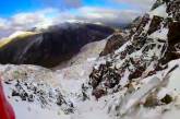 Британский альпинист сорвался с горы и снял на камеру своё стремительное 30-метровое падение