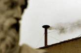Ватикан не определился: из трубы над Сикстинской капеллой снова поднялся черный дым