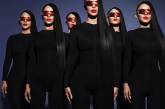 Ким Кардашьян разделась для рекламы со своими "клонами"