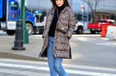 Белла Хадид в леопардовом пуховике и потертых джинсах прогулялась Нью-Йорком. ФОТО