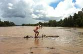 Ради выпивки голый австралиец прыгнул в реку с крокодилами 