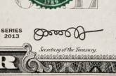 Министр финансов США изменил свою подпись, окрещенную "безумной соломинкой"