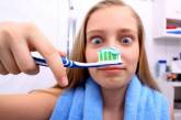 После чистки зубов нужно обязательно вымыть лицо