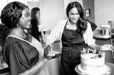 Меган Маркл встретилась с обездоленными женщинами и испекла с ними торт. ФОТО