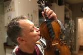 Похититель старинной скрипки, оцененной в 325 тыс. долларов, вернул ее владельцу. ФОТО