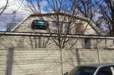 Житель Хмельницкой области украсил свой дом частями корпуса BMW 5 Series. ФОТО
