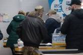 Полосатый кот развеселил посетителей супермаркета в Запорожье. ФОТО