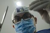 Стоматолог из России избил женщину с ребенком на руках