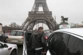 Во Франции проходит крупнейшая в истории забастовка таксистов
