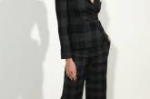Карли Клосс сходила на модный показ в жакете на голое тело. ФОТО
