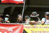 Тайская оппозиция назначила награду за поимку премьера