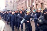 Сотни рядовых солдат Внутренних войск МВД массово сдаются в плен на Майдане