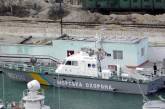 Местные жители вышли к отряду морской охраны в поддержку украинских пограничников в Крыму