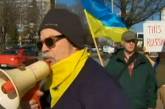 Украинцы Филадельфии пикетировали заправку "Лукойл"