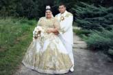 На свадьбе цыган юную невесту засыпали купюрами в 500 евро и золотом. ФОТО