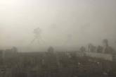 Монстры атакуют: появились впечатляющие фотожабы с окутанным густым смогом Киевом. ФОТО
