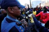 В ЮАР полиция разогнала демонстрантов, протестующих против нехватки туалетов