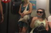 Защита на высшем уровне: в киевском метро заметили женщину с "народной" маской. ФОТО