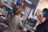 В магазине Харькова девочка шокировала отборным матом. ВИДЕО