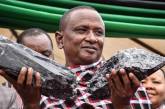 Шахтер из Танзании стал миллионером благодаря найденным камням. ФОТО