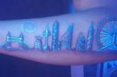Яркие ультрафиолетовые татуировки. ФОТО